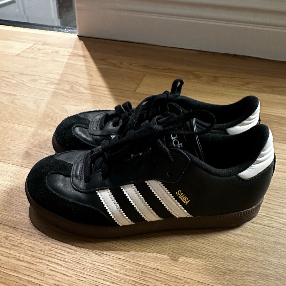 Vintage adidas sambas